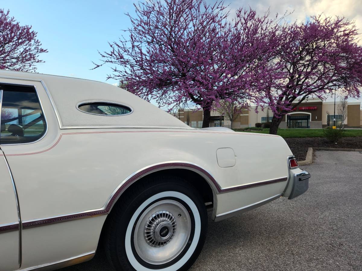Lincoln-continental-1976-white-3