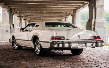 Lincoln-continental-1976-white