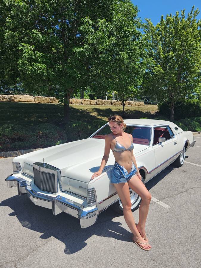 Lincoln-continental-1976-white-4