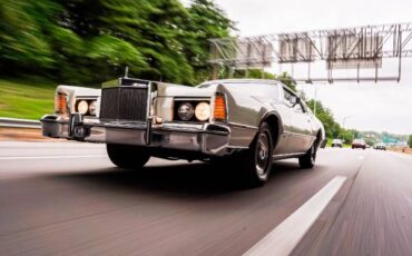 Lincoln-continental-1976-white-5
