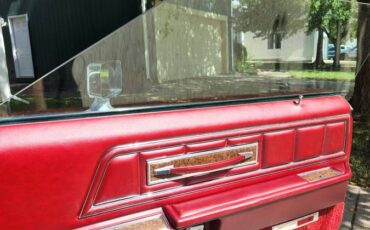 Lincoln-continental-1976-white-5