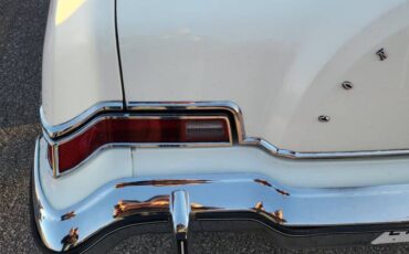 Lincoln-continental-1976-white-6