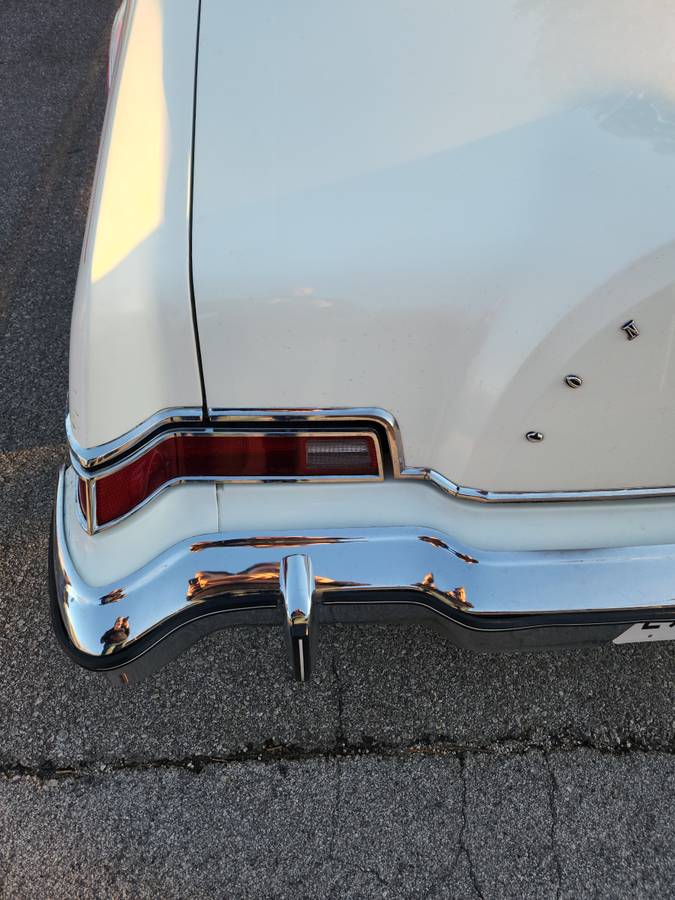 Lincoln-continental-1976-white-6
