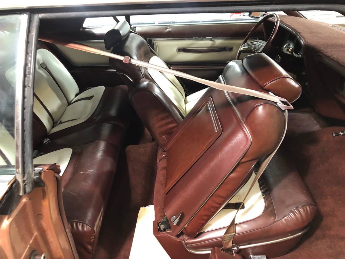 Lincoln-continental-1978-brown-2