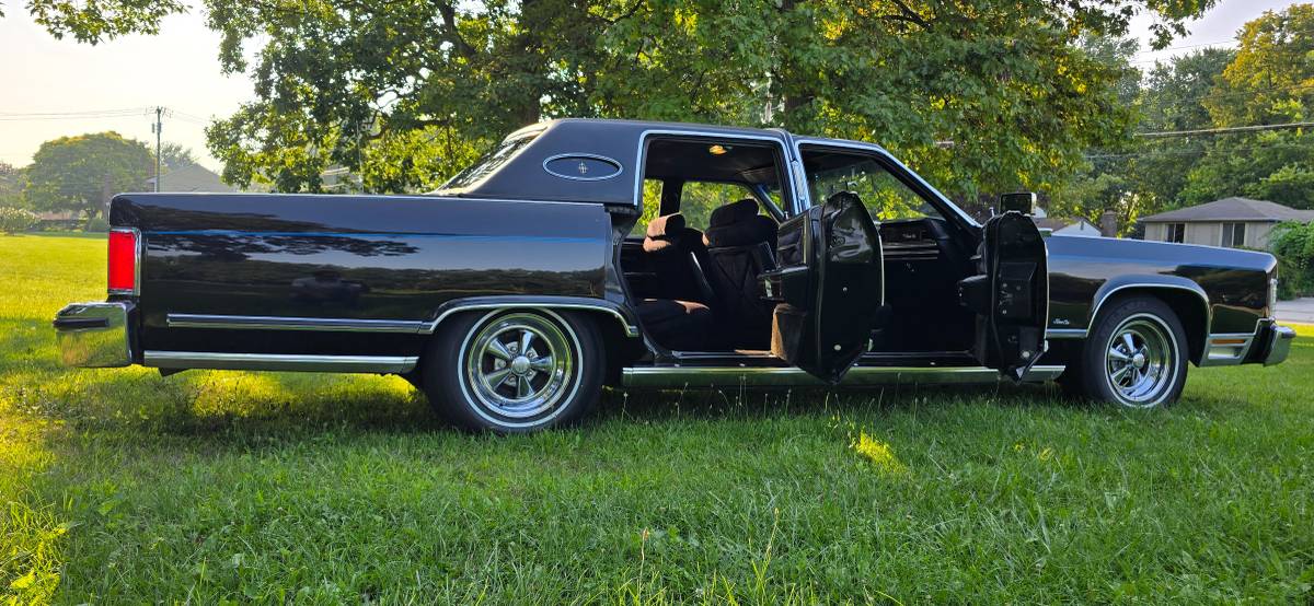 Lincoln-continental-1979-black-10