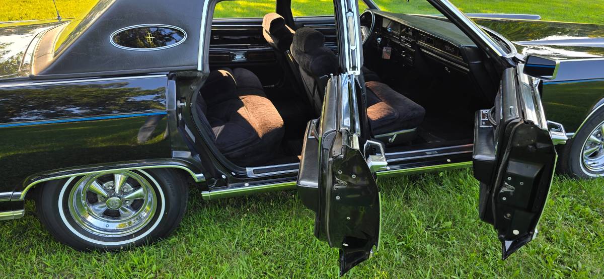 Lincoln-continental-1979-black-11