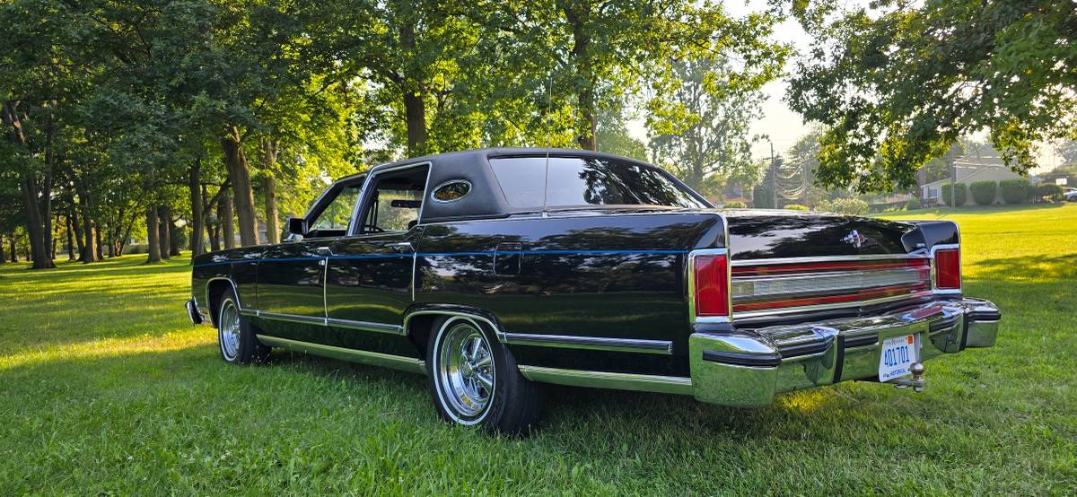 Lincoln-continental-1979-black-12