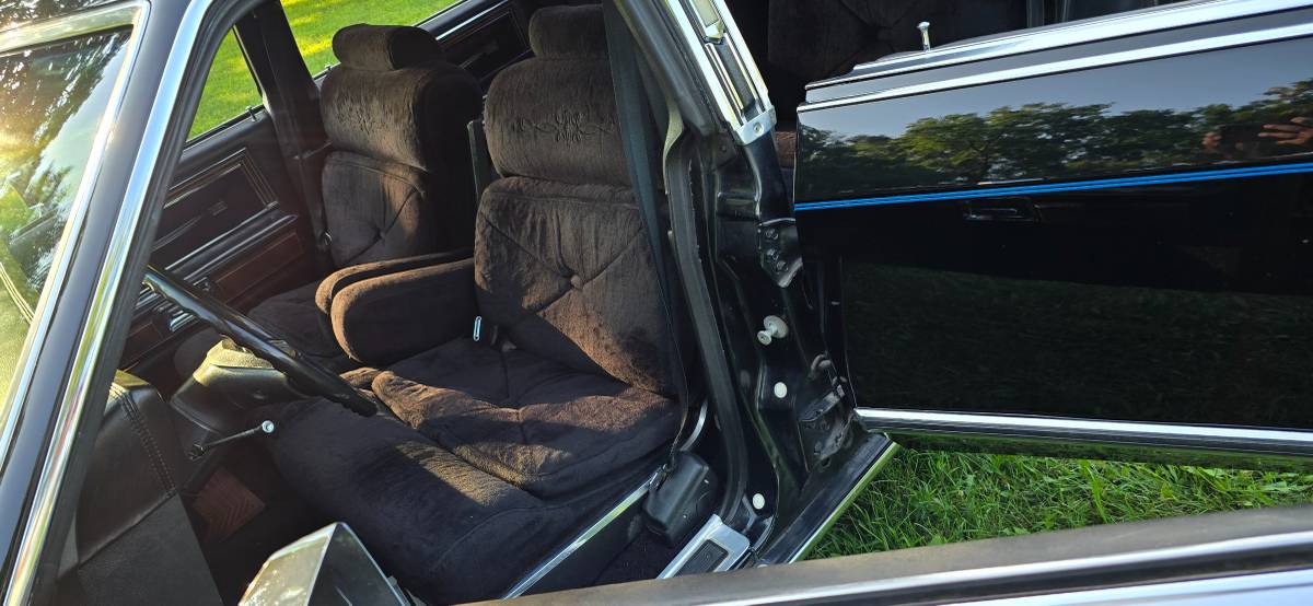 Lincoln-continental-1979-black-15