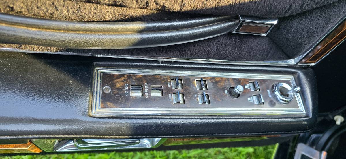 Lincoln-continental-1979-black-16