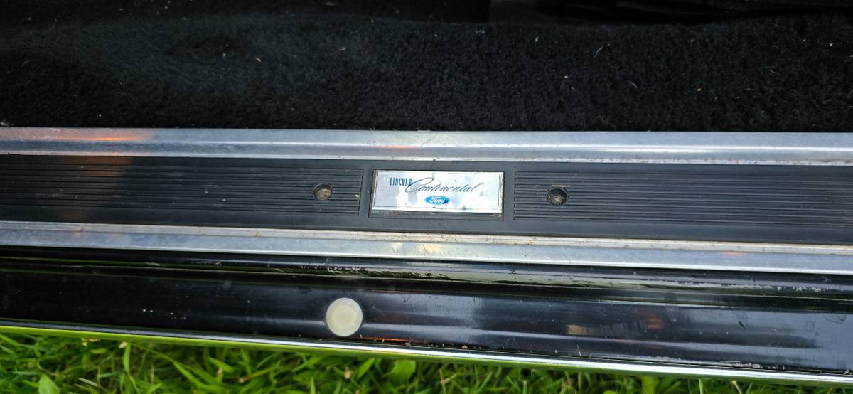 Lincoln-continental-1979-black-17