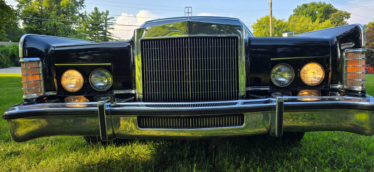 Lincoln-continental-1979-black-19
