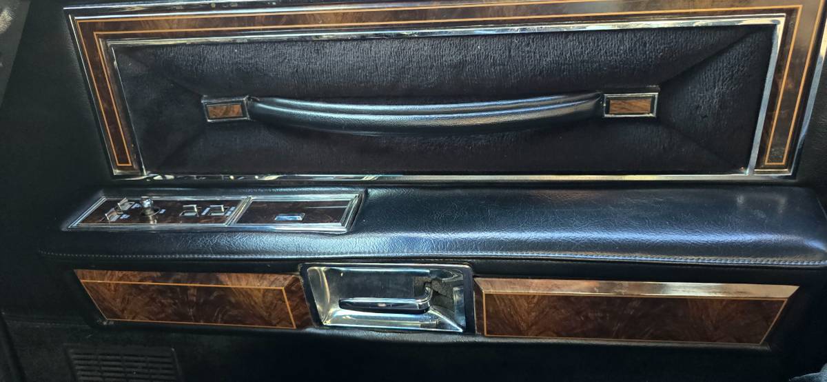 Lincoln-continental-1979-black-21