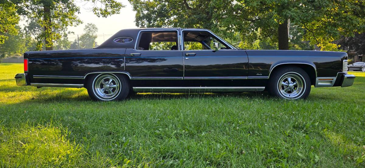 Lincoln-continental-1979-black-8