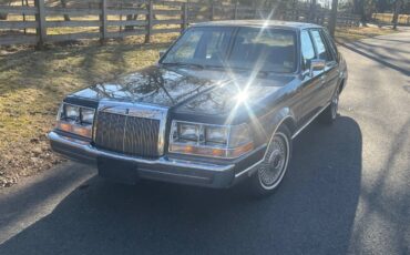 Lincoln-continental-1985-1