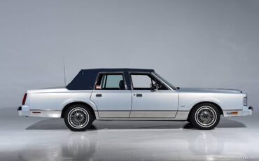 Lincoln-continental-1988-16