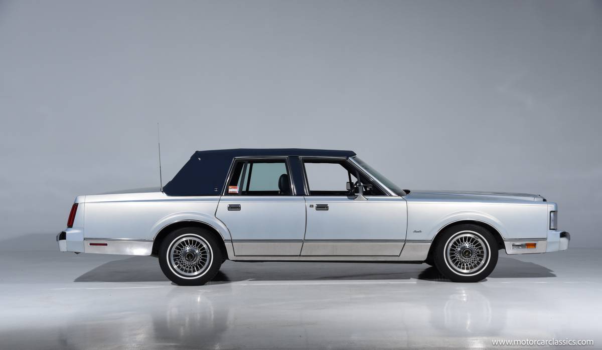 Lincoln-continental-1988-16