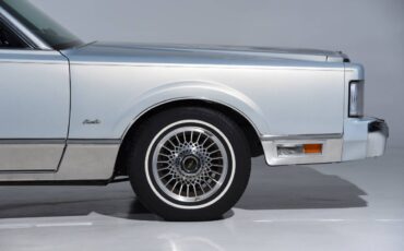 Lincoln-continental-1988-19