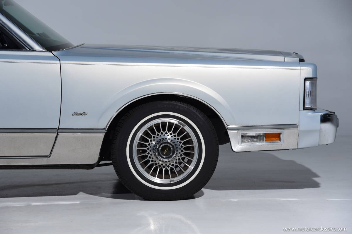 Lincoln-continental-1988-19