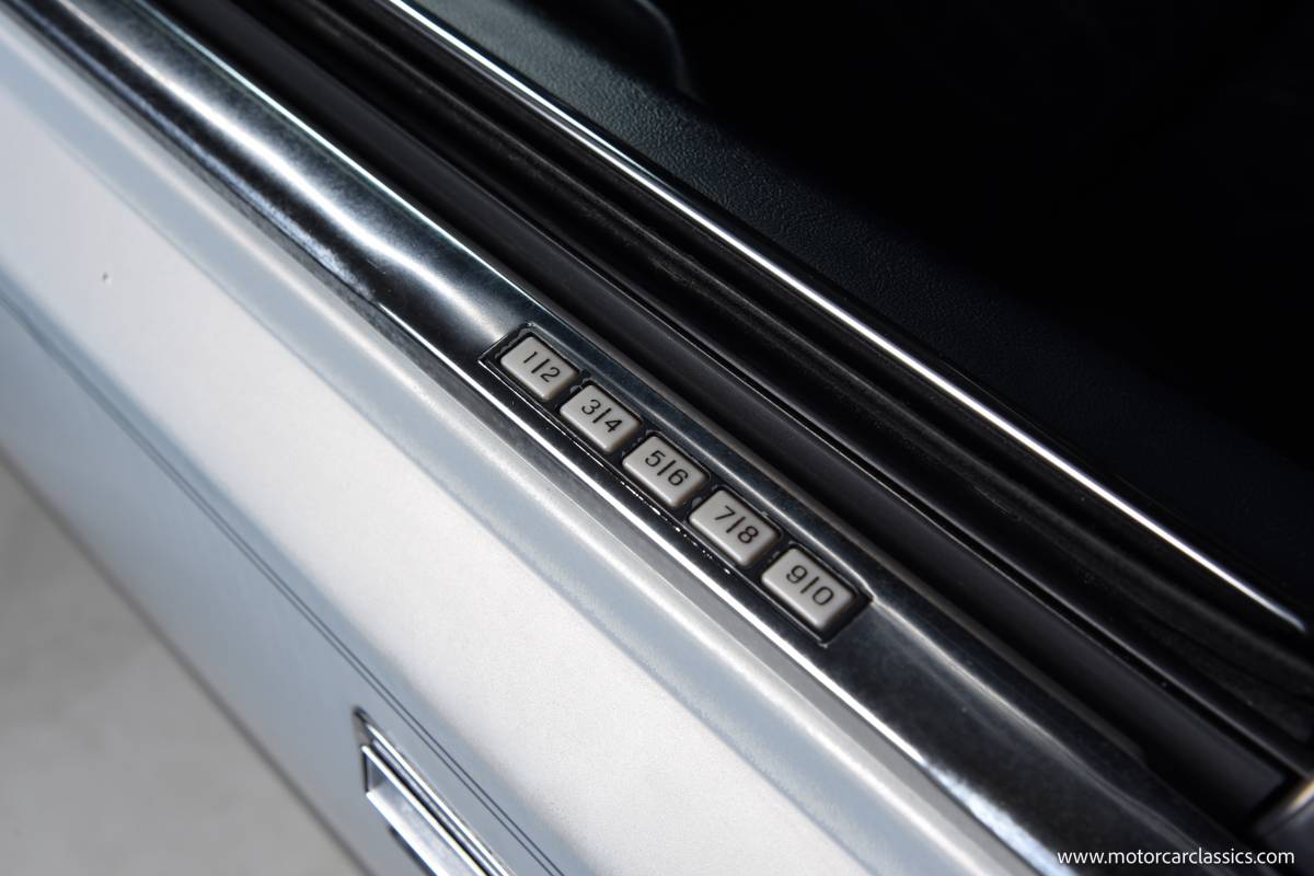 Lincoln-continental-1988-3