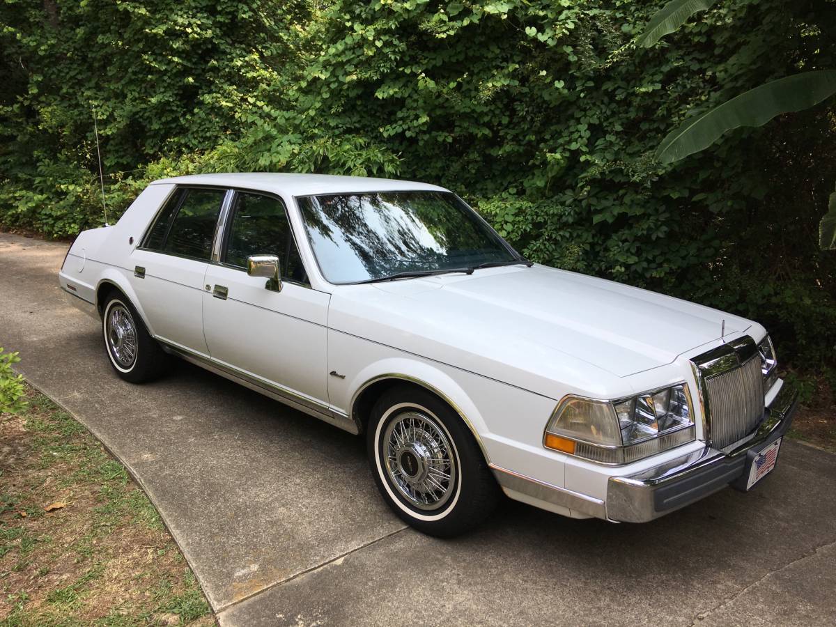 Lincoln-continental-base-1987-white-2