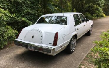 Lincoln-continental-base-1987-white-3