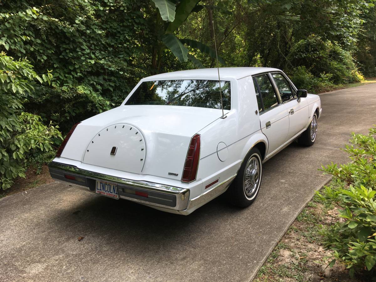 Lincoln-continental-base-1987-white-3