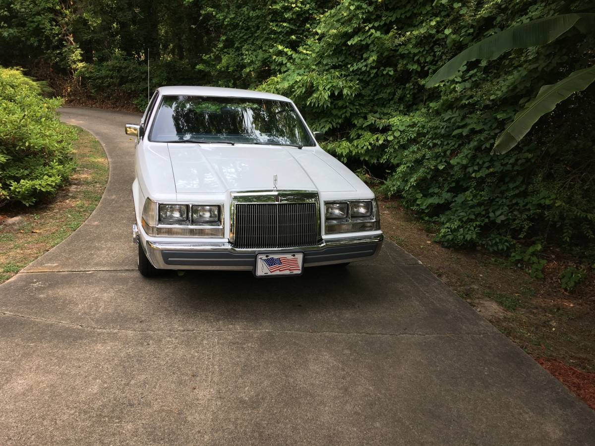 Lincoln-continental-base-1987-white-7