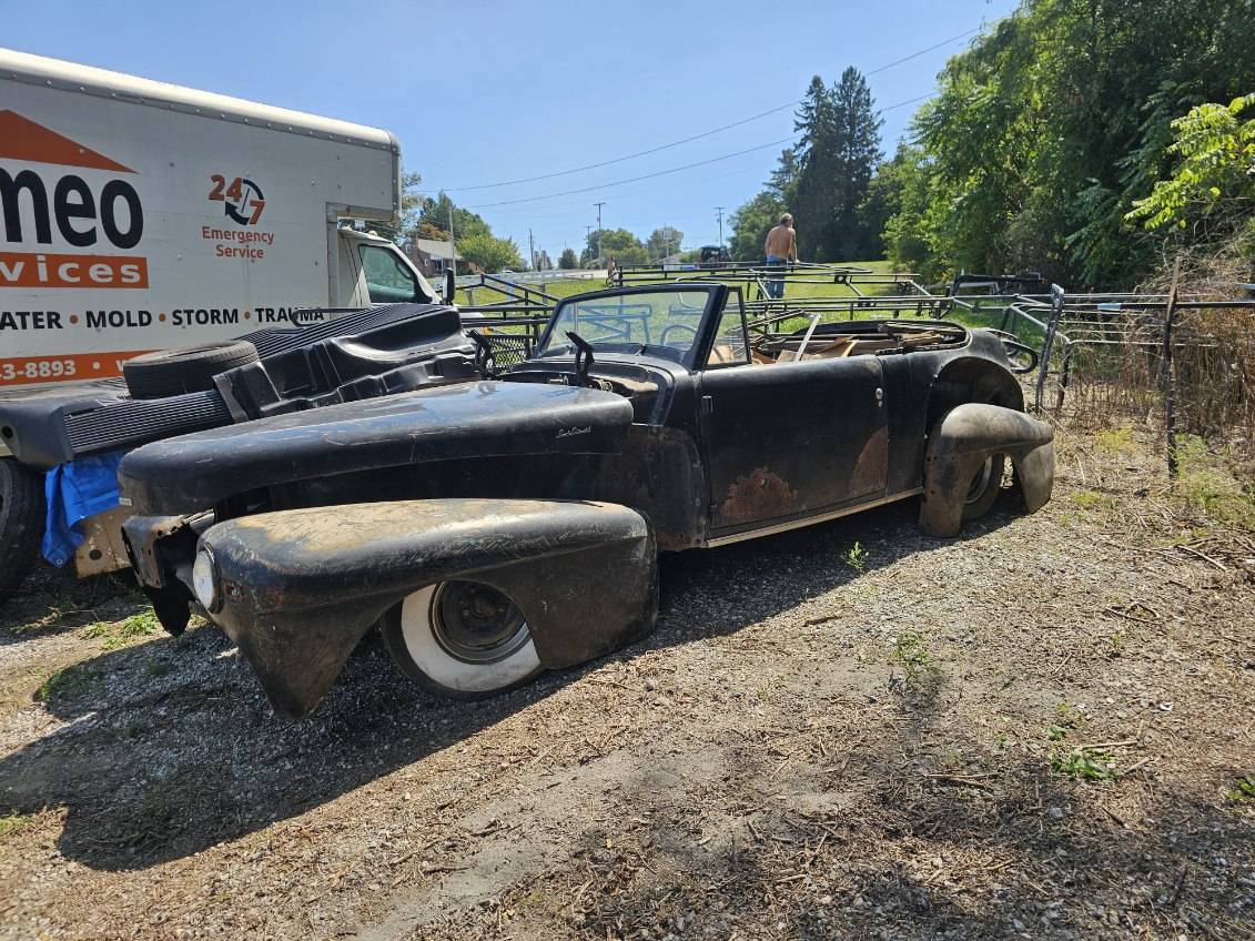 Lincoln-continental-convertible-1947-black-3