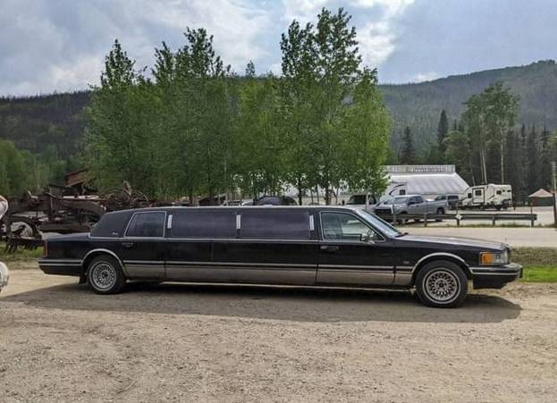 Lincoln-continental-limousine-1992-black-2