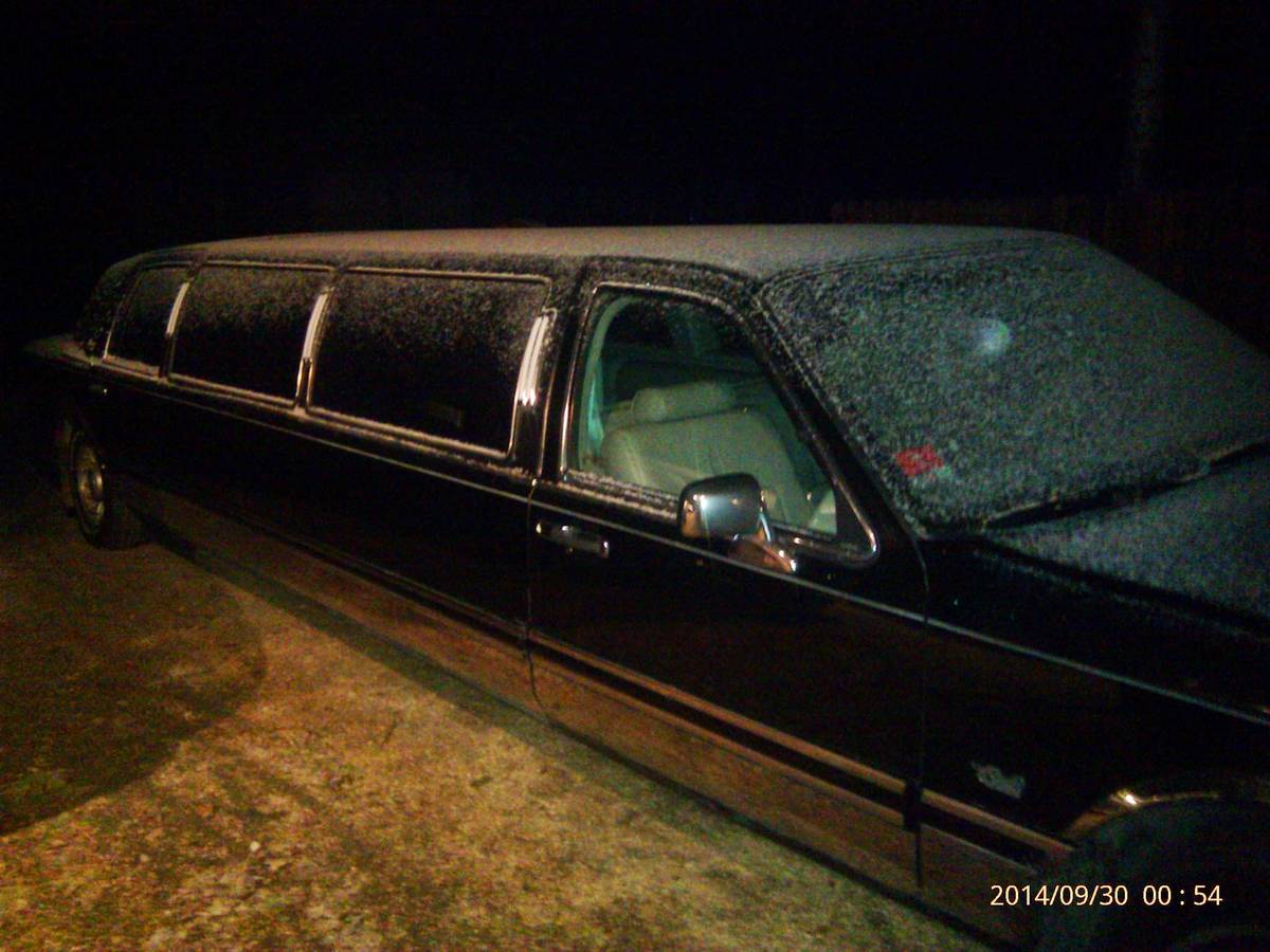 Lincoln-continental-limousine-1992-black-5