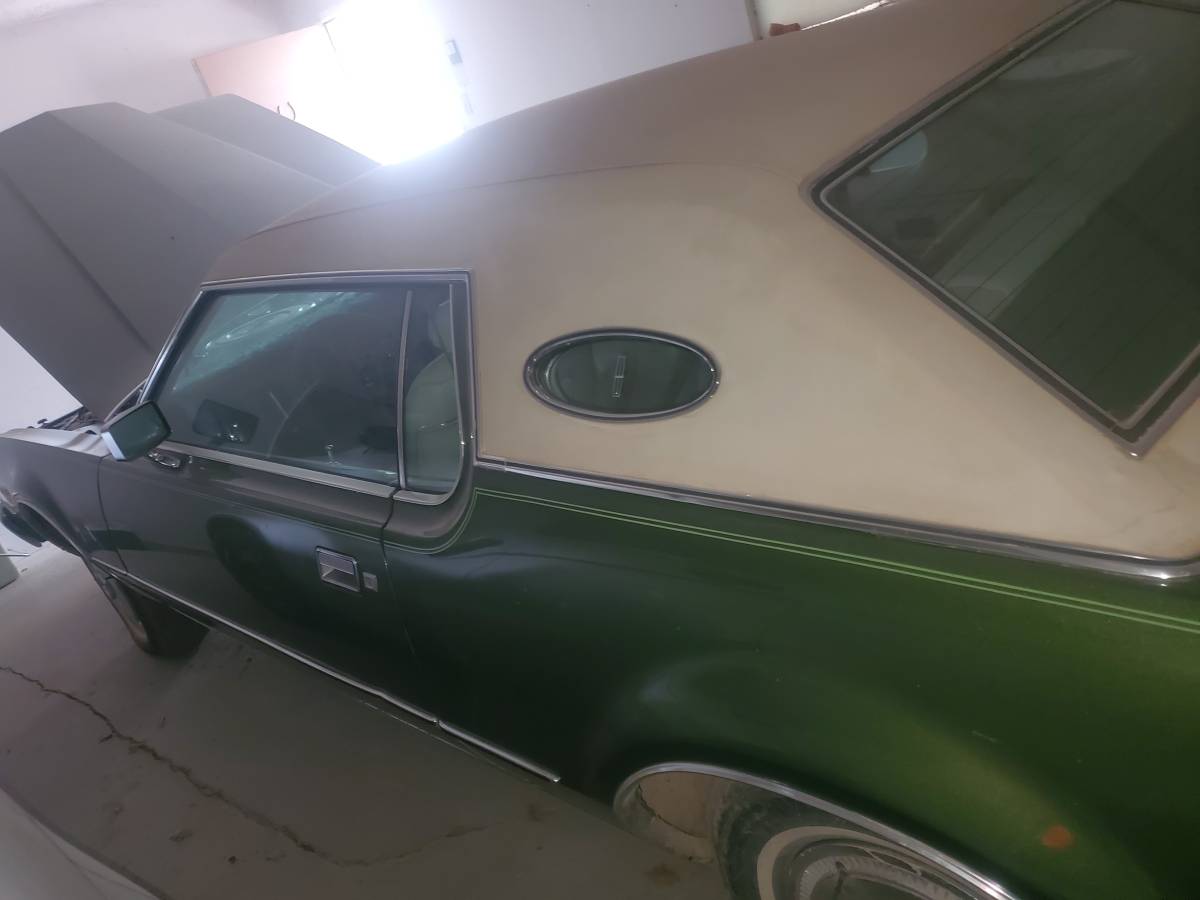 Lincoln-continental-mark-iv-1973-green-5