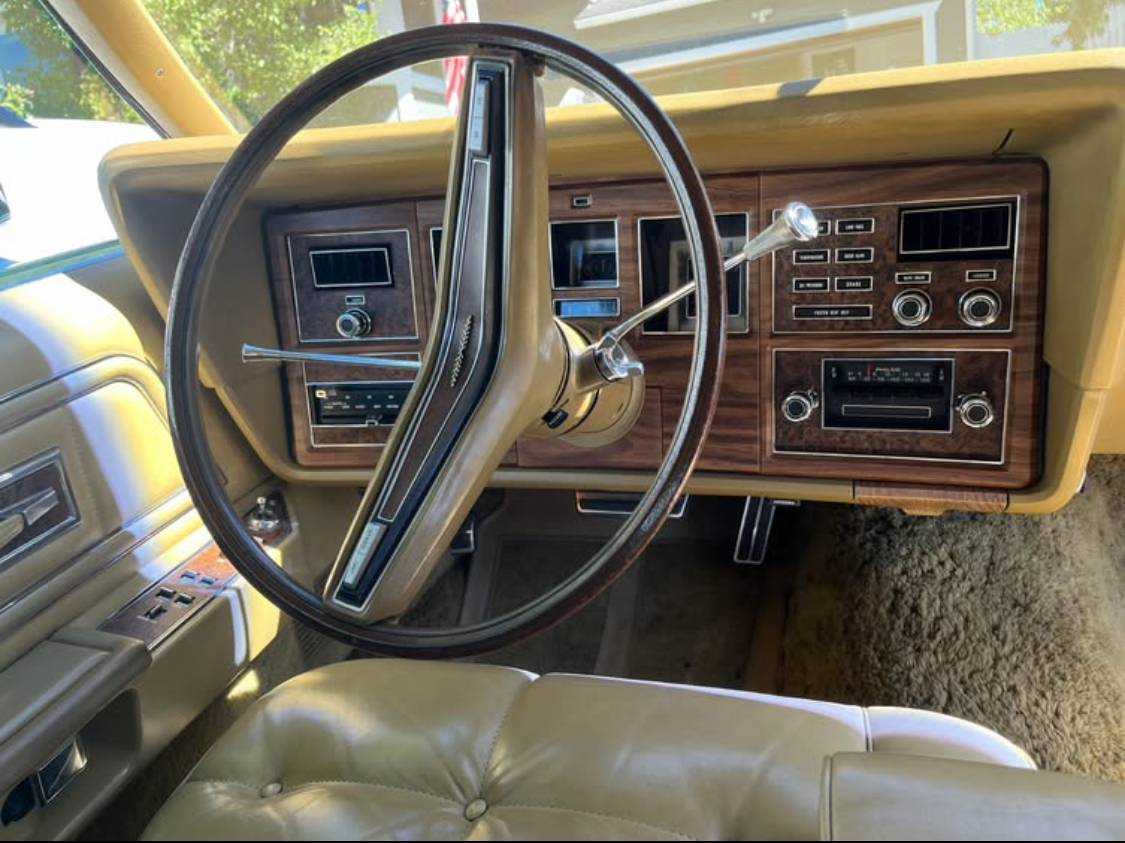Lincoln-continental-mark-iv-1974-1