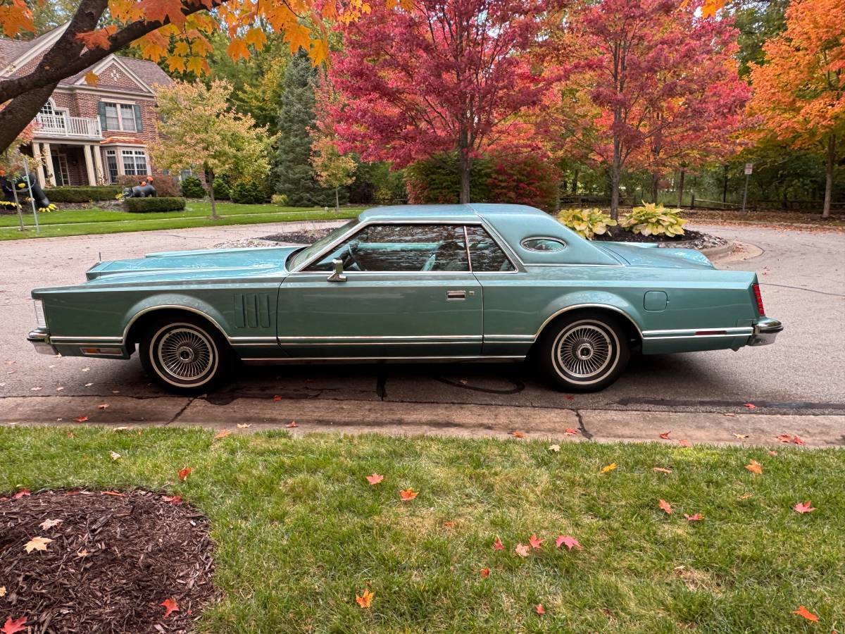 Lincoln-continental-mark-v-1979-blue-1