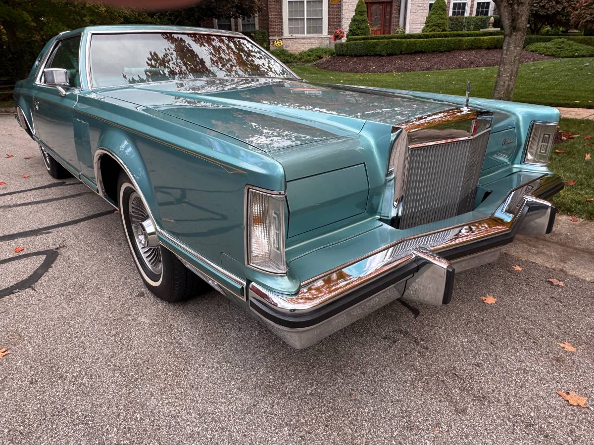 Lincoln-continental-mark-v-1979-blue-2