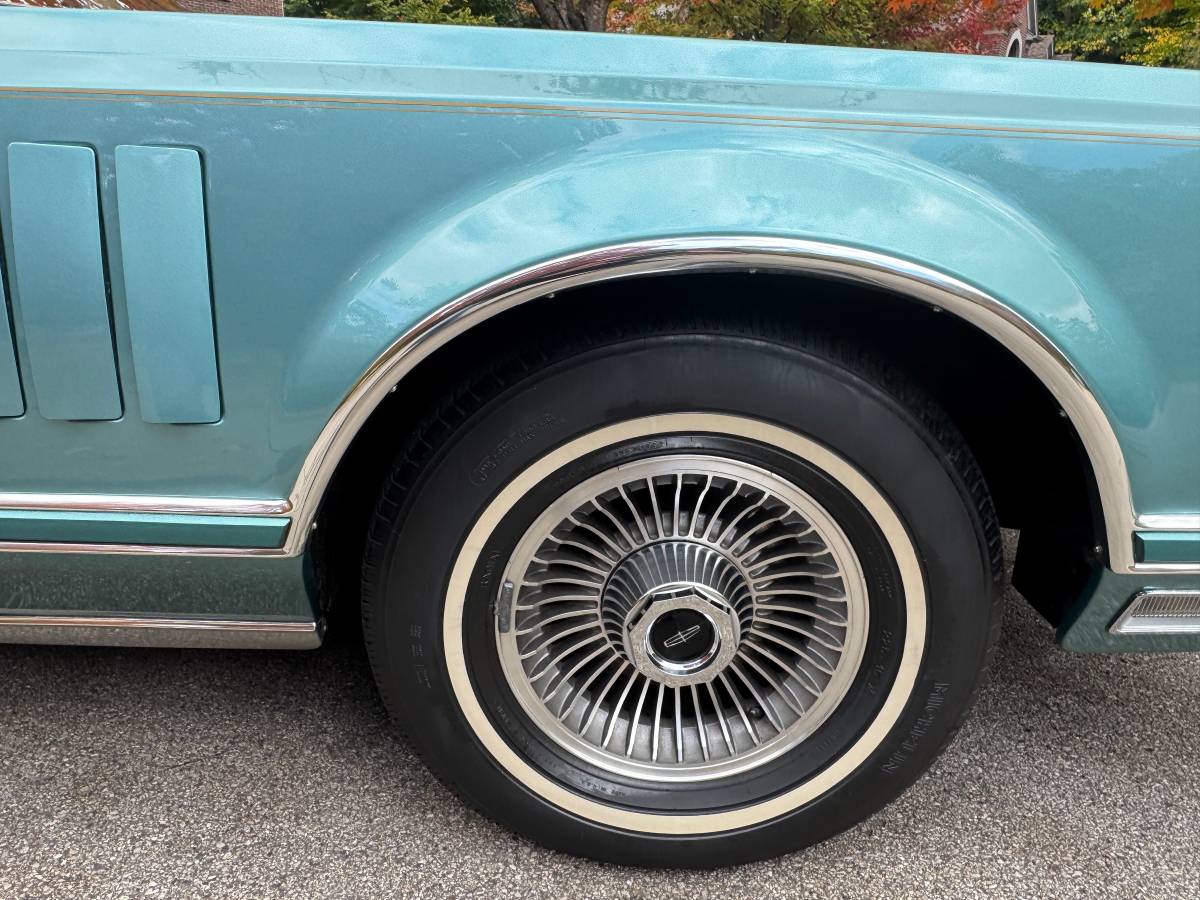 Lincoln-continental-mark-v-1979-blue-5