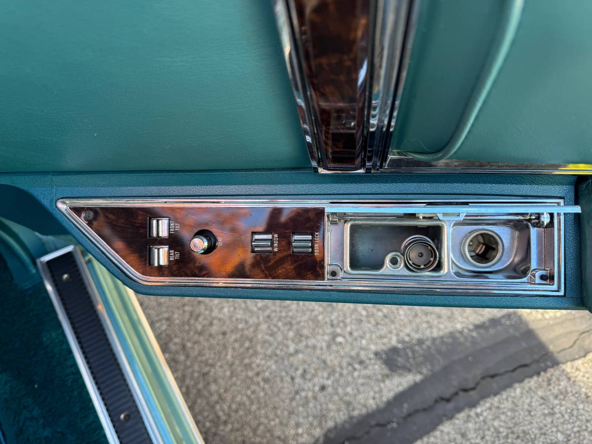 Lincoln-continental-mark-v-1979-blue-7