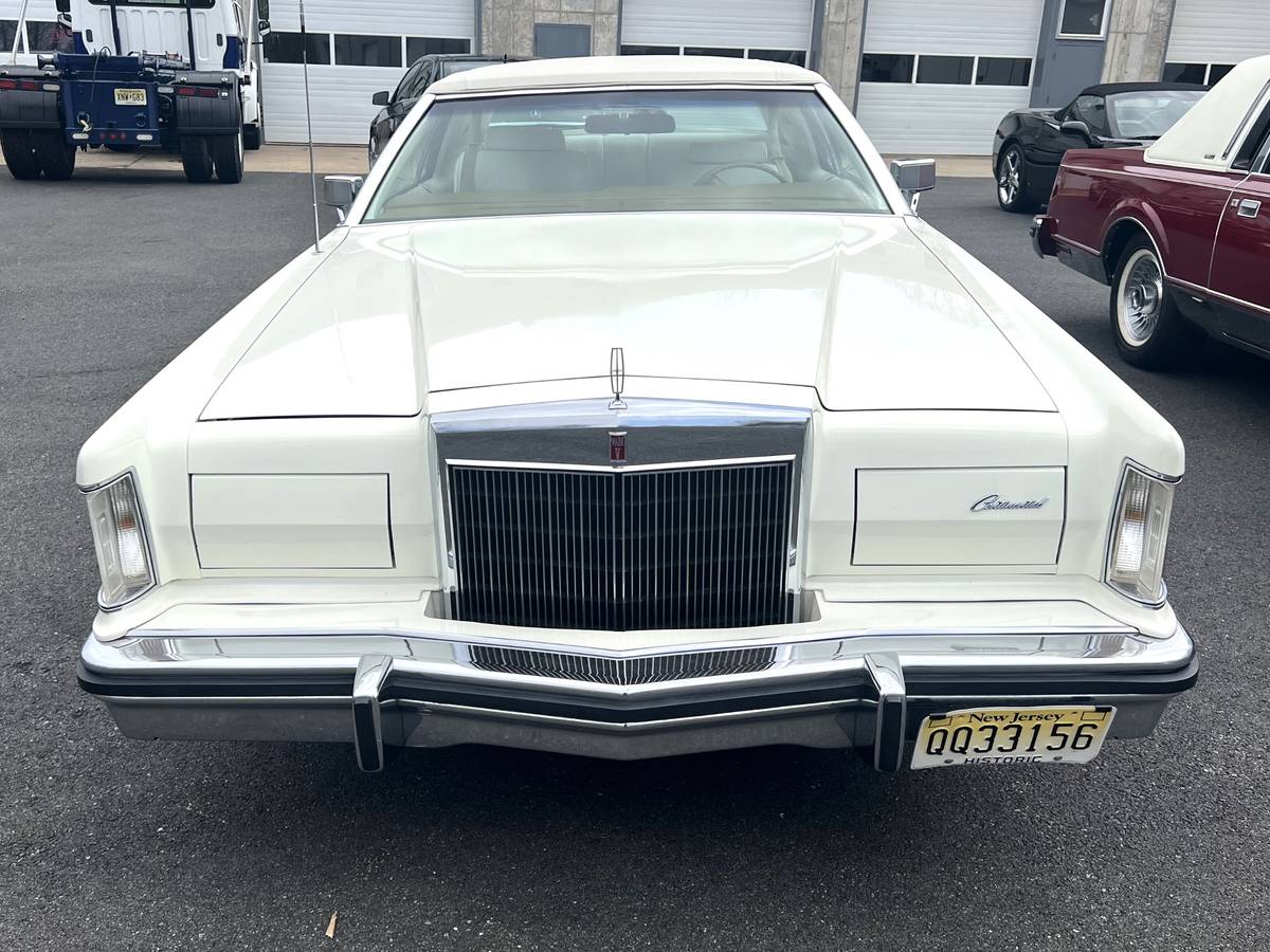 Lincoln-continental-mark-v-1979-white-1