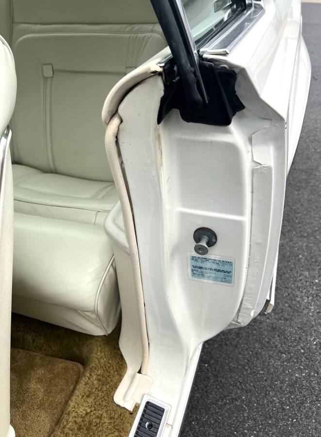 Lincoln-continental-mark-v-1979-white-12