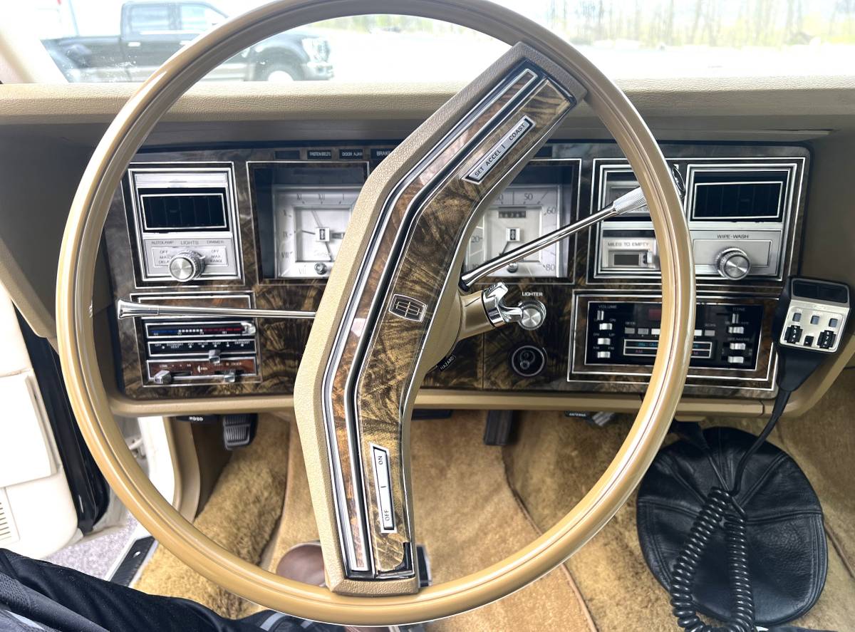 Lincoln-continental-mark-v-1979-white-15