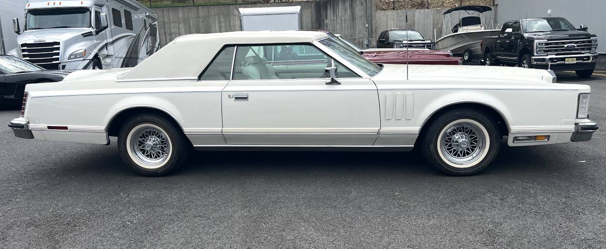 Lincoln-continental-mark-v-1979-white-2