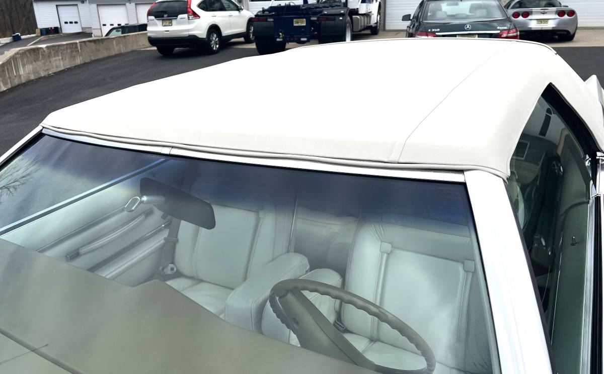 Lincoln-continental-mark-v-1979-white-22