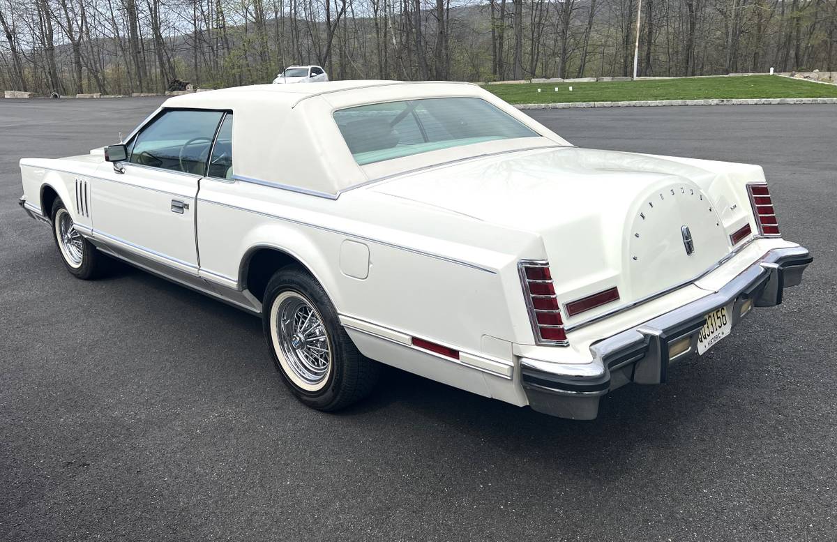 Lincoln-continental-mark-v-1979-white-3