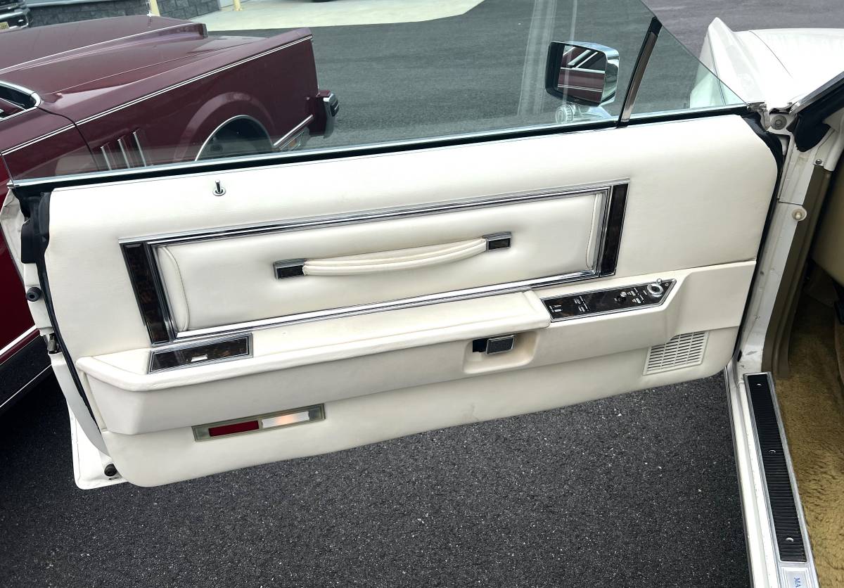 Lincoln-continental-mark-v-1979-white-6