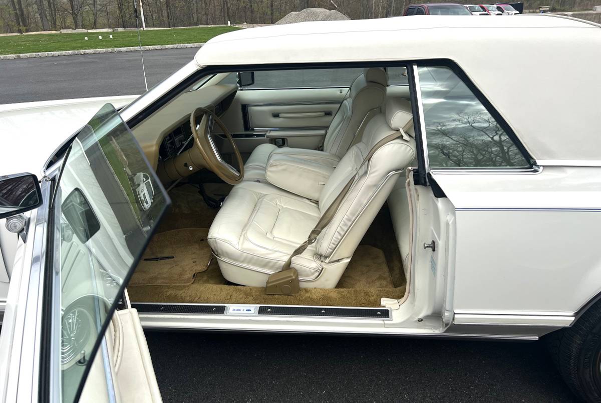 Lincoln-continental-mark-v-1979-white-7