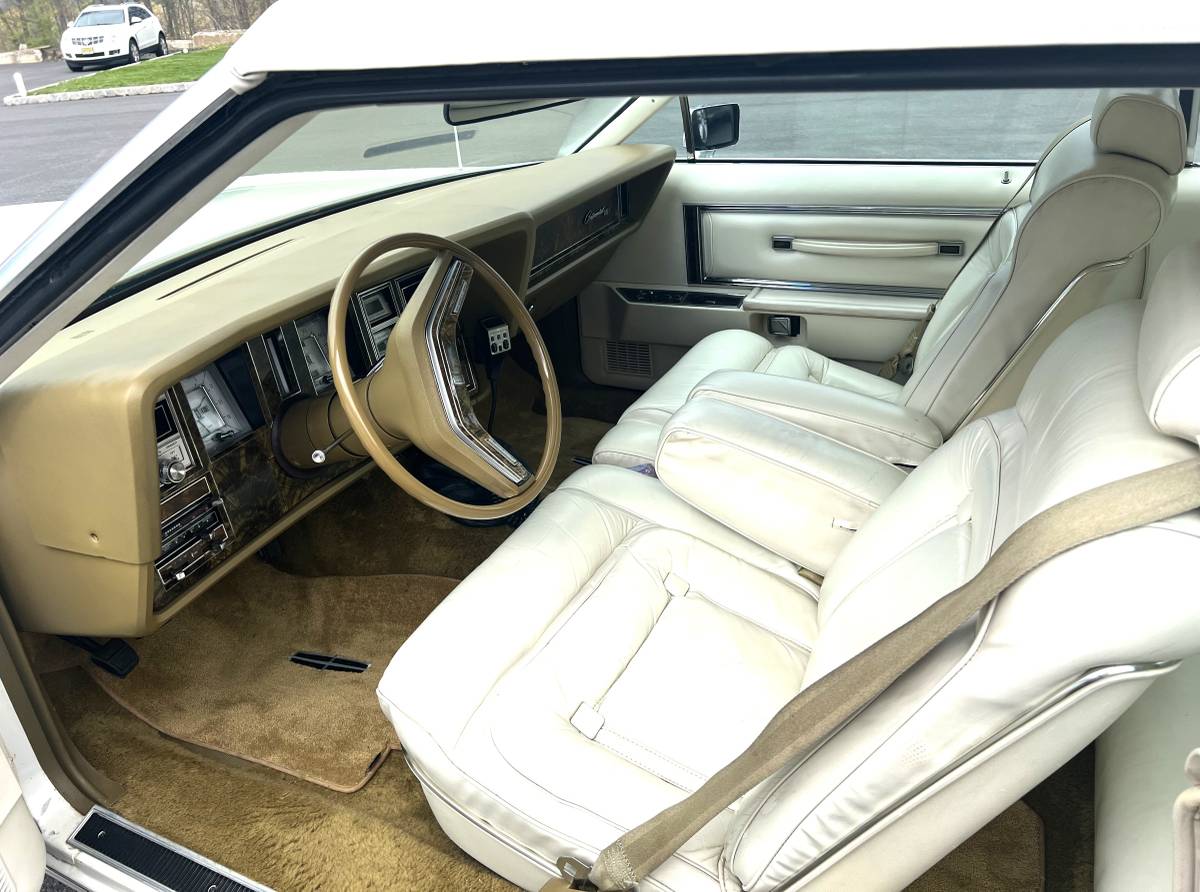 Lincoln-continental-mark-v-1979-white-8