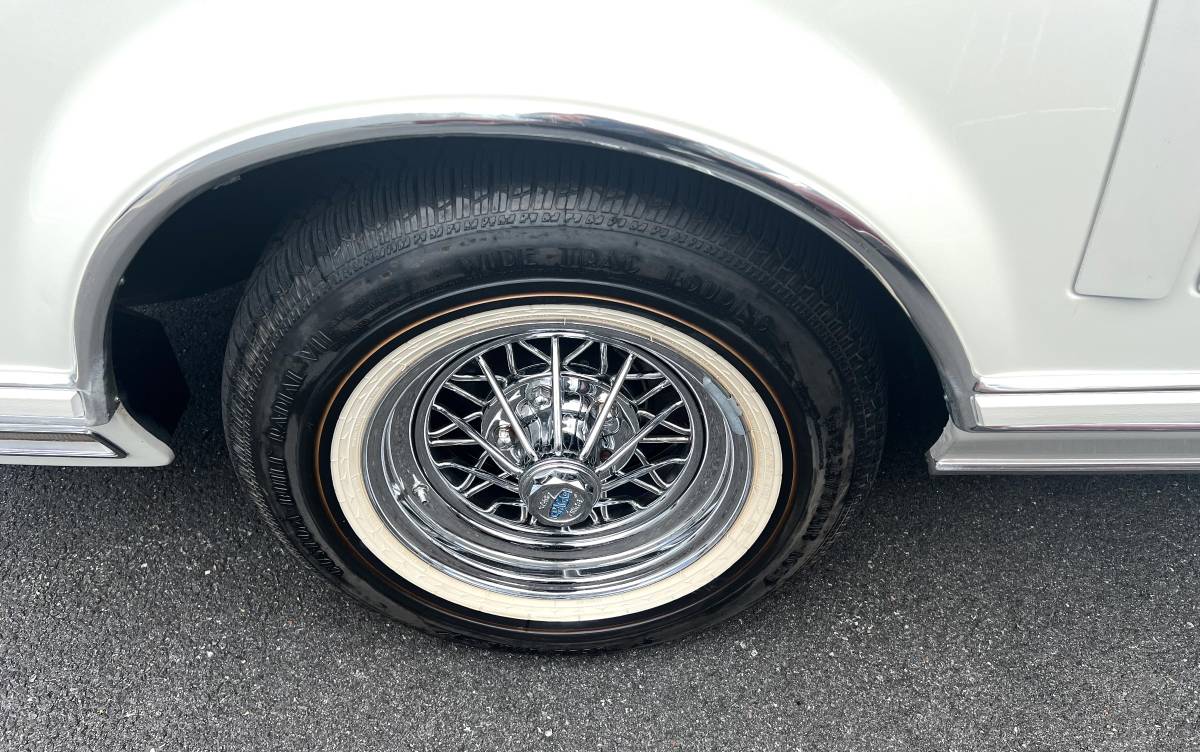 Lincoln-continental-mark-v-1979-white-9
