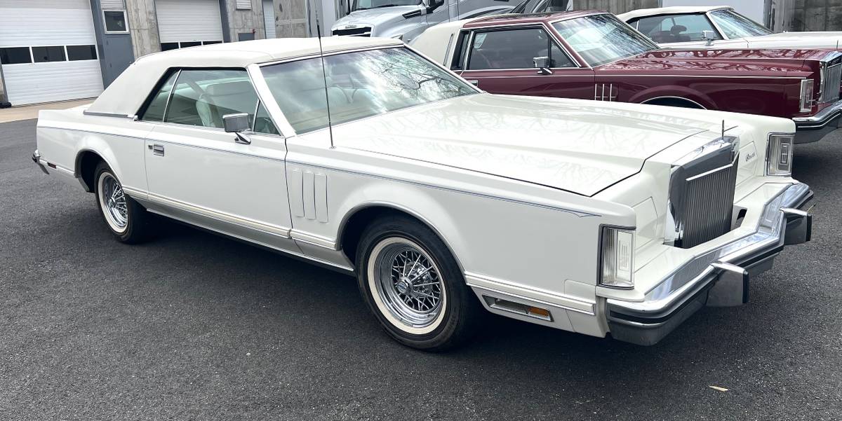 Lincoln-continental-mark-v-1979-white