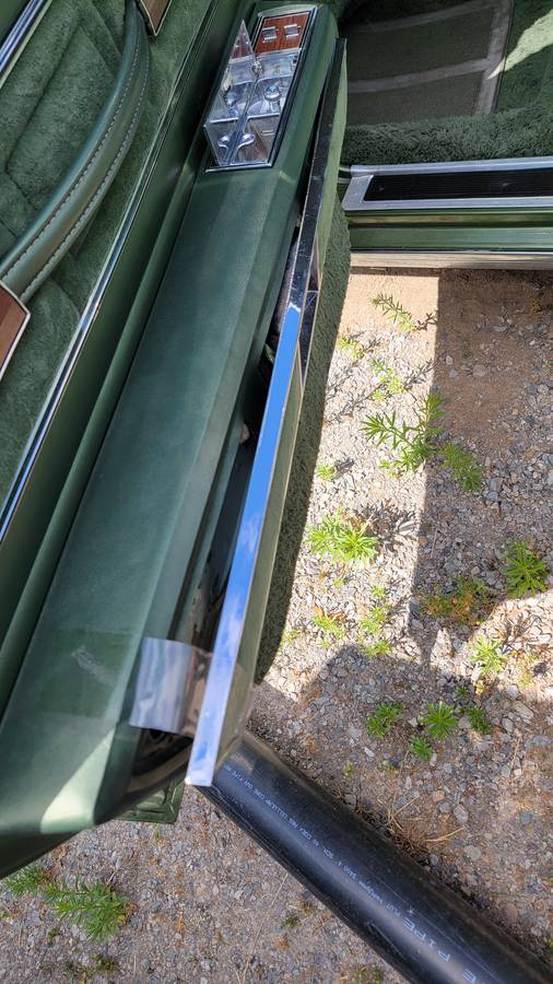 Lincoln-continental-town-car-1974-green-10