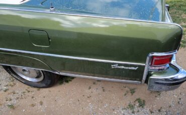 Lincoln-continental-town-car-1974-green-13