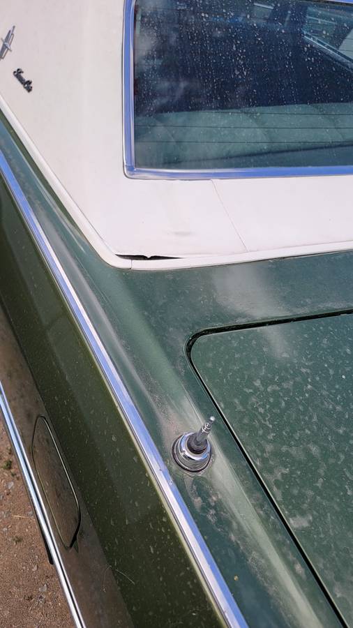 Lincoln-continental-town-car-1974-green-14